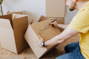 How to Packing a Kitchen for Moving